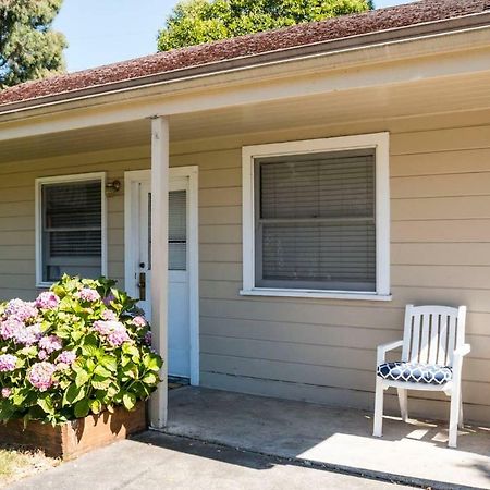 West End Neighborhood Cottage サンタローザ エクステリア 写真