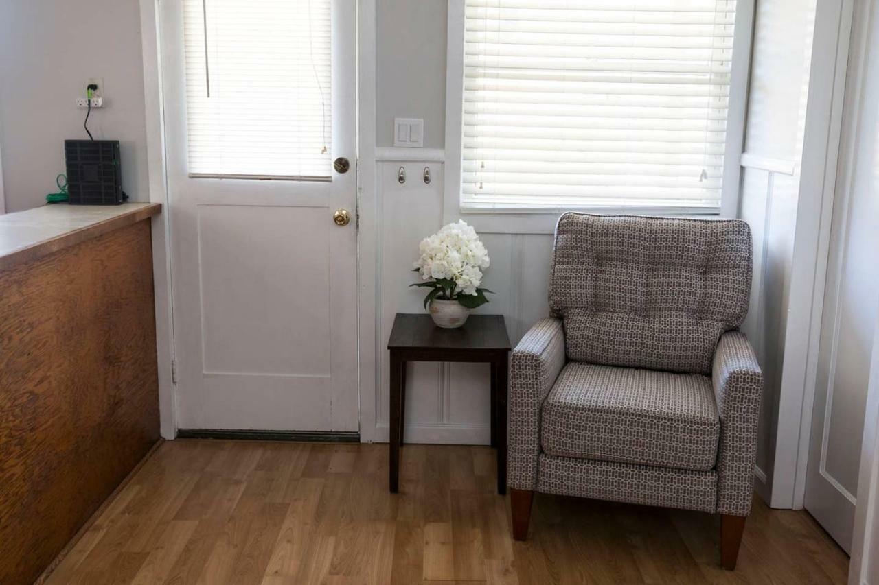 West End Neighborhood Cottage サンタローザ エクステリア 写真