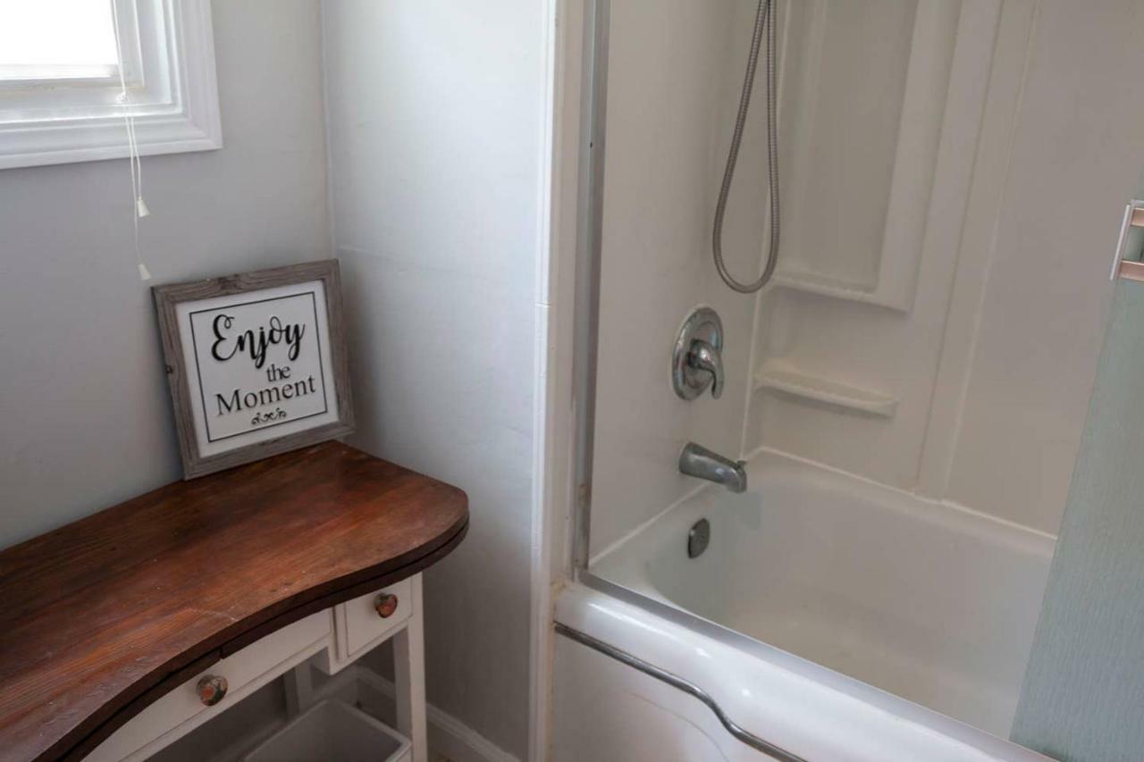 West End Neighborhood Cottage サンタローザ エクステリア 写真