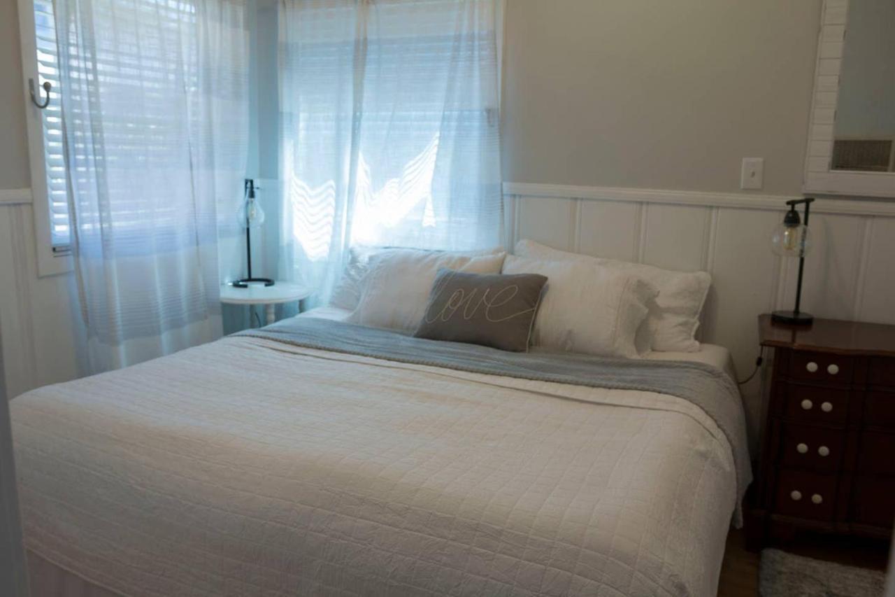 West End Neighborhood Cottage サンタローザ エクステリア 写真