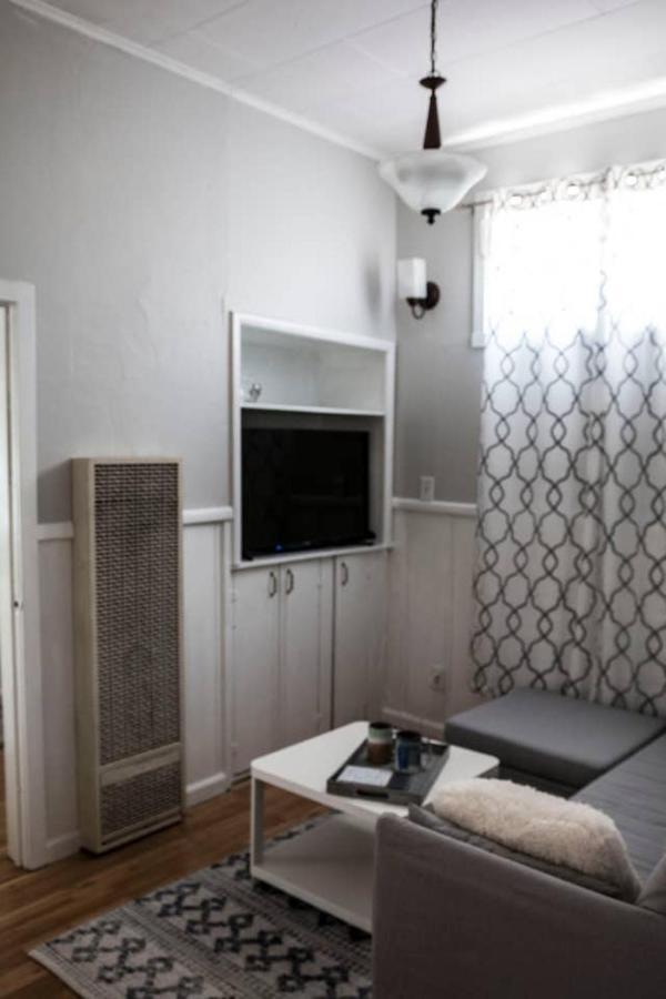 West End Neighborhood Cottage サンタローザ エクステリア 写真